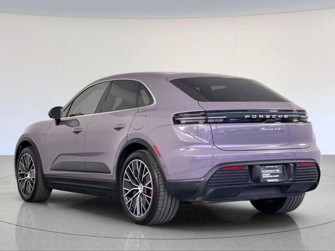 Certified 2025 Porsche Macan 4S Electric AWD/4WD image 3
