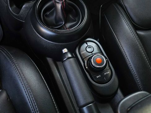 Used 2018 MINI Cooper S image 26