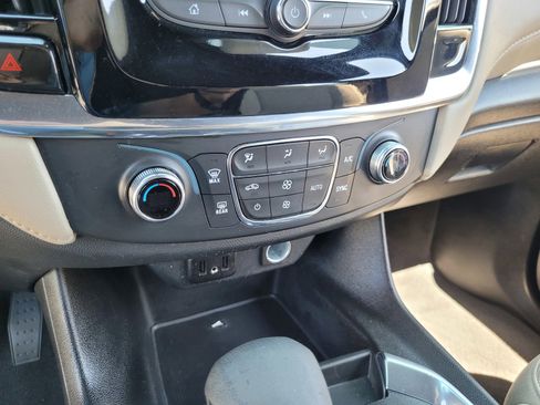 Used 2023 Chevrolet Traverse LS image 20