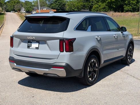 Used 2025 Kia Sorento S w/ Panoramic Sunroof Package FWD image 14