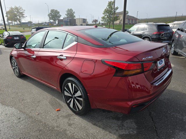 Used 2021 Nissan Altima 2.5 SV AWD/4WD image 3