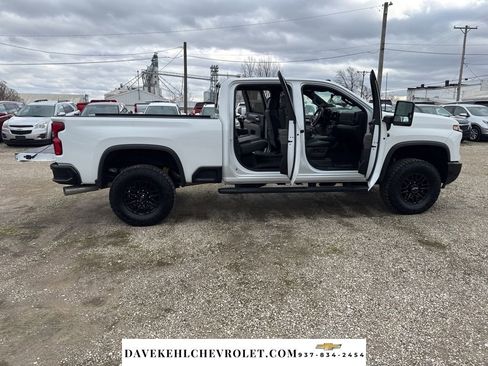 Used 2024 Chevrolet Silverado 2500 ZR2 w/ Technology Package image 34