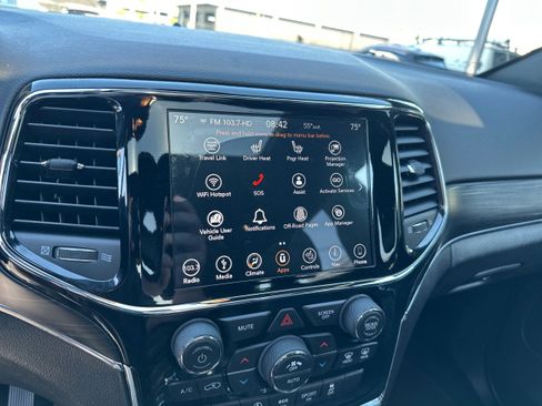 Used 2019 Jeep Grand Cherokee Limited w/ Trailer Tow Group IV AWD/4WD image 14