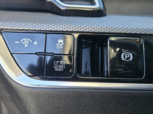 Used 2025 Kia Sportage LX image 22