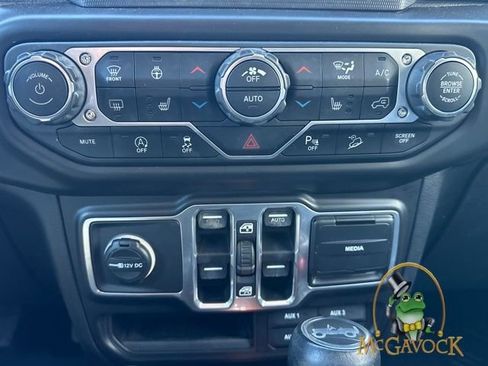 Used 2018 Jeep Wrangler Unlimited Sahara image 16