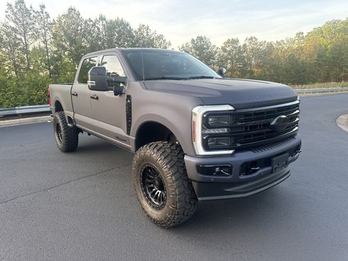 Used 2025 Ford F250 Platinum w/ Platinum Plus Package image 2