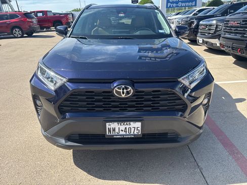 Used 2020 Toyota RAV4 XLE Premium FWD image 2