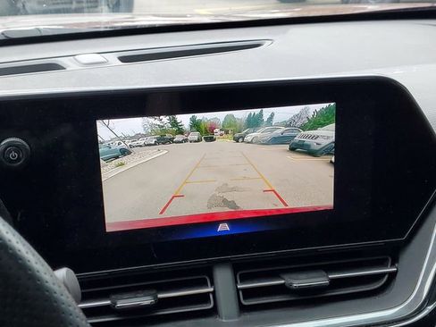 Used 2024 Chevrolet Trax RS w/ Sunroof Package FWD image 20