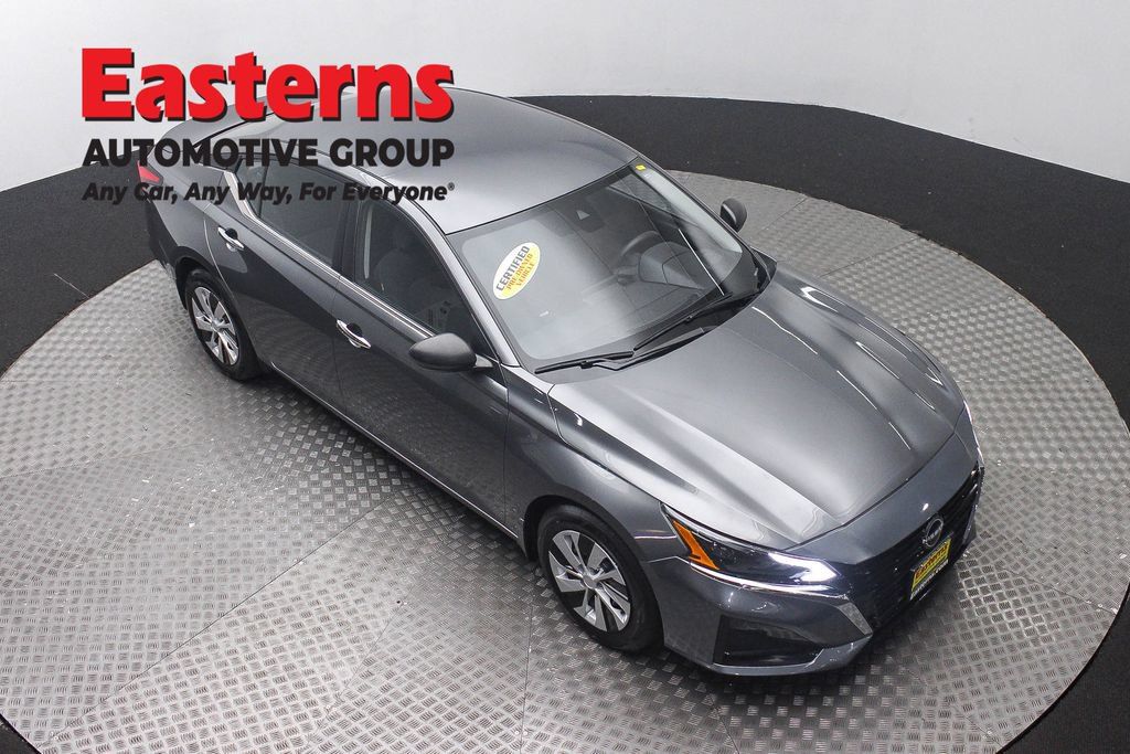Used 2024 Nissan Altima 2.5 S FWD image 3