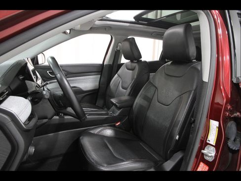 Used 2022 Jeep Compass Latitude w/ Sun and Sound Group AWD/4WD image 5