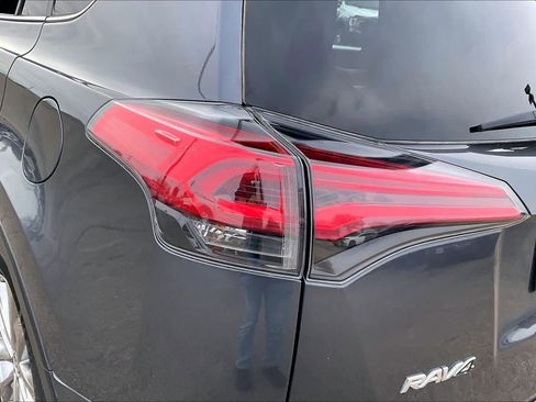 Used 2018 Toyota RAV4 Limited image 28