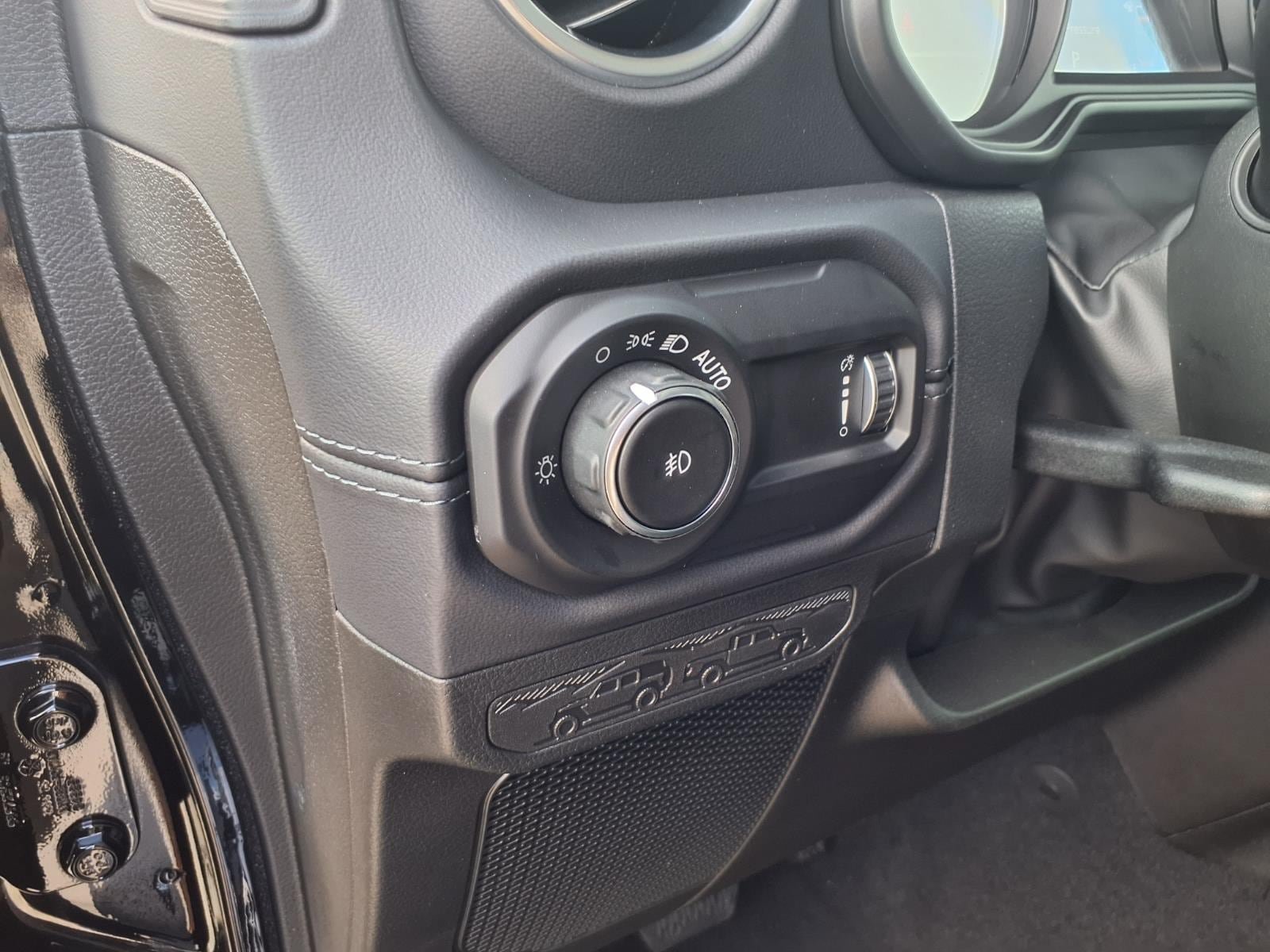 New 2026 Jeep Wrangler Unlimited Sahara AWD/4WD image 11