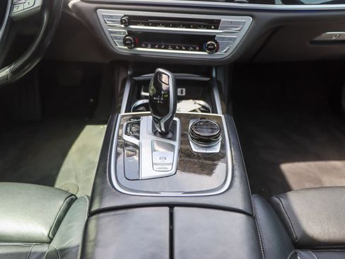 Used 2017 BMW 750i xDrive AWD/4WD image 27