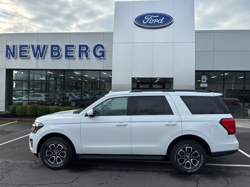 Used 2023 Ford Expedition XLT AWD/4WD image 4