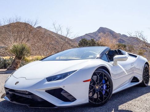 Used 2022 Lamborghini Huracan EVO image 3