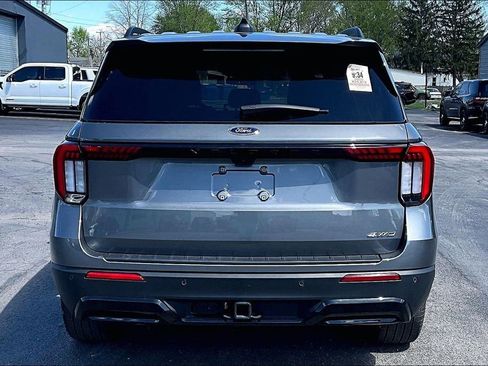 Used 2025 Ford Explorer ST-Line w/ ST-Line Street Pack AWD/4WD image 8