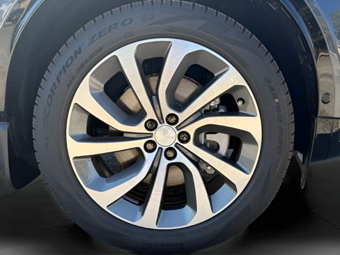 Certified 2025 Land Rover Discovery Sport Dynamic SE AWD/4WD image 10