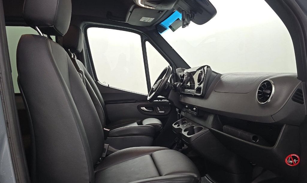 Used 2023 Mercedes-Benz Sprinter 2500 image 6