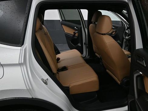 Used 2022 Volkswagen Tiguan SE R-Line image 34