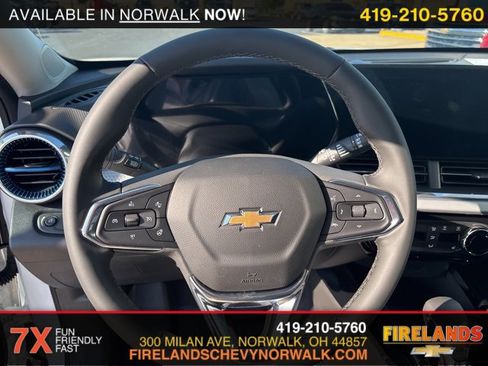 New 2025 Chevrolet Trax LT w/ Sunroof Package image 17