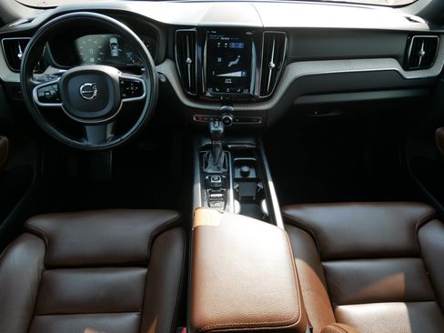 Used 2018 Volvo XC60 T5 Inscription w/ Convenience Package AWD/4WD image 10
