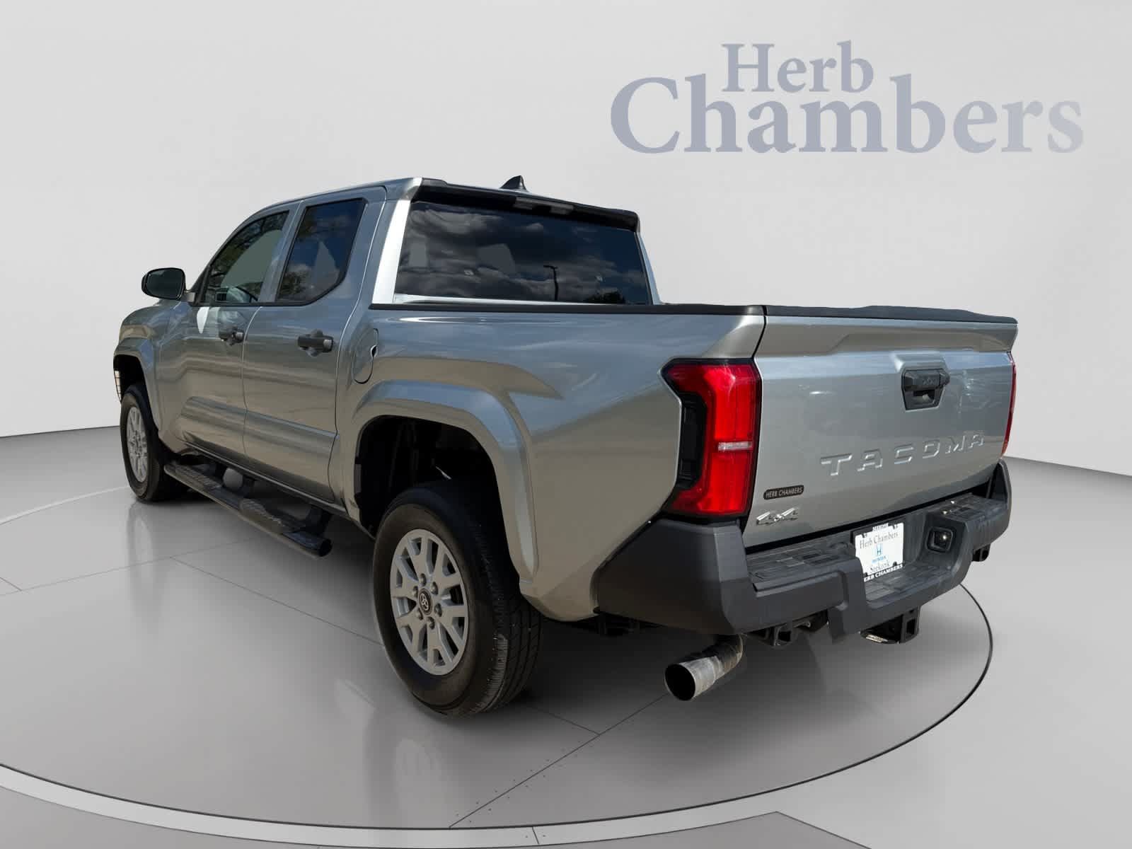 Used 2025 Toyota Tacoma SR AWD/4WD image 3