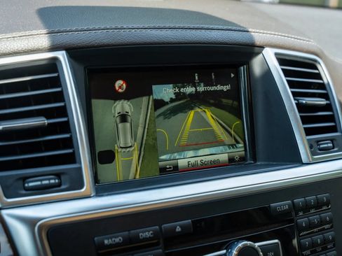 Used 2015 Mercedes-Benz ML 400 4MATIC w/ Lighting Package image 22