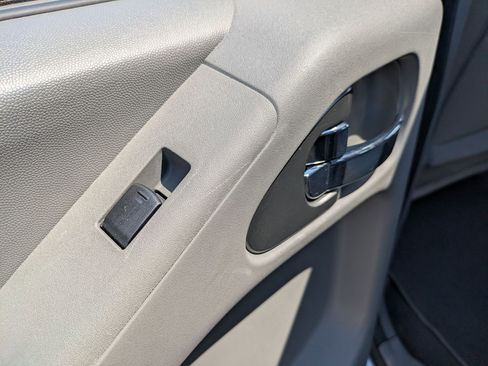 Certified 2020 Nissan Frontier SV w/ Midnight Edition Floor Mats RWD image 26