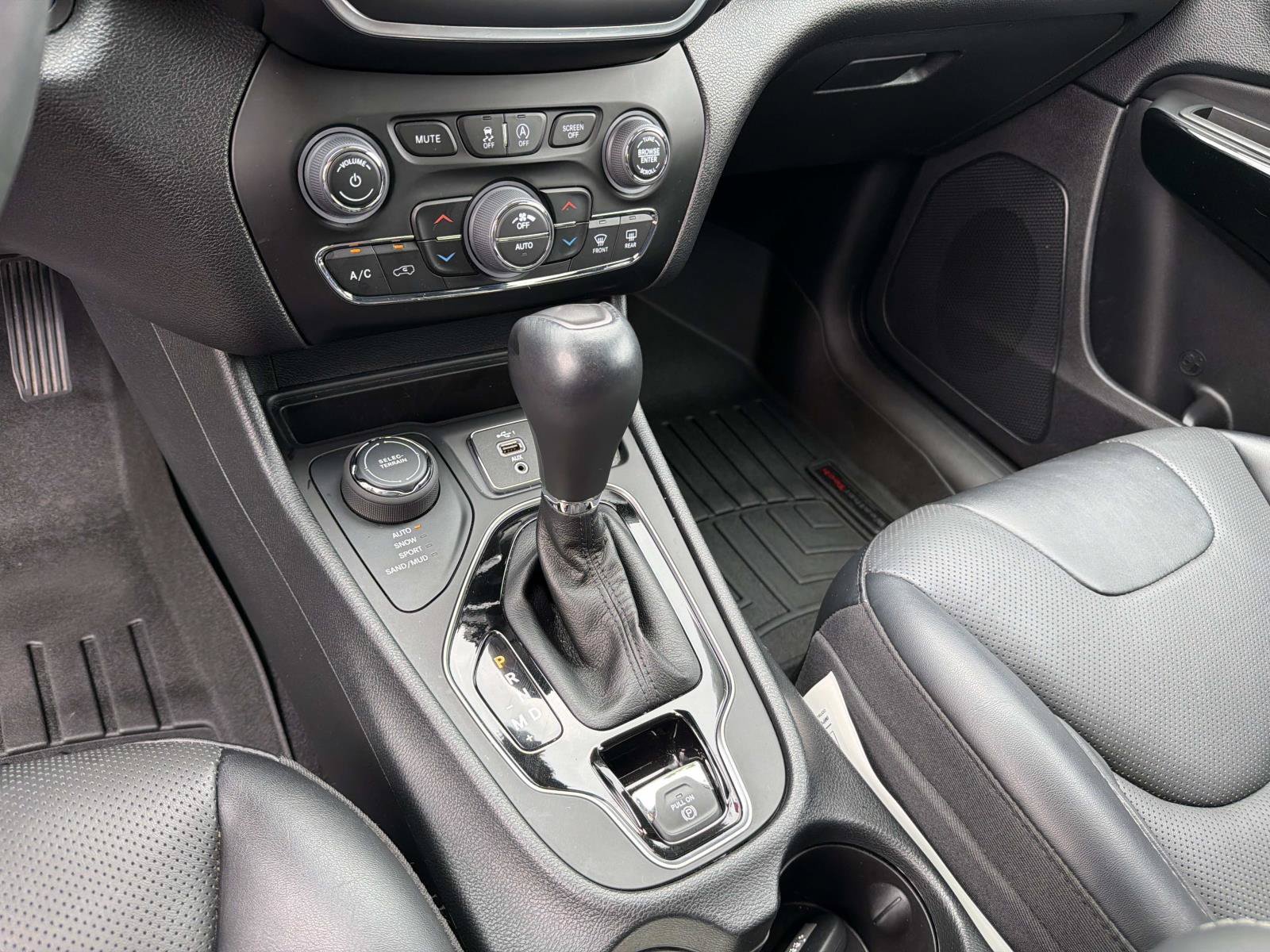 Used 2023 Jeep Cherokee Altitude Lux AWD/4WD image 30