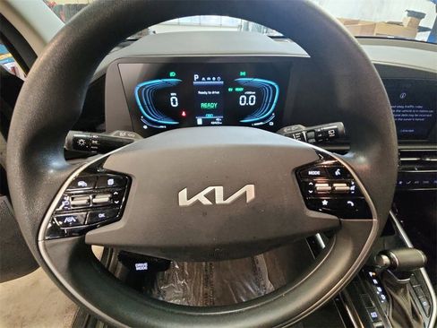 Used 2023 Kia Niro LX image 15