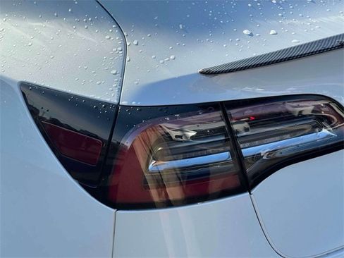 Used 2018 Tesla Model 3 Long Range image 10