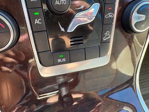 Used 2013 Volvo XC70 3.2 image 53