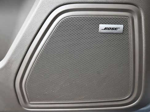 Certified 2026 Porsche Macan image 17