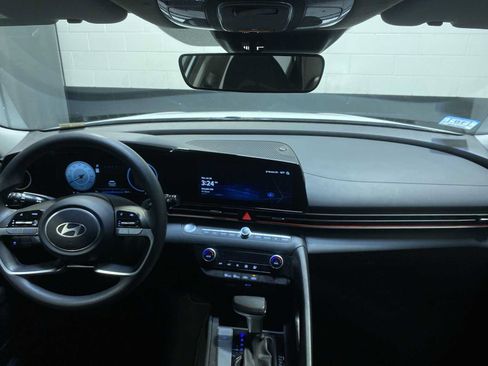 Used 2024 Hyundai Elantra SEL FWD image 10