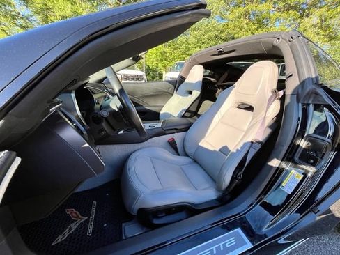 Used 2017 Chevrolet Corvette Stingray Coupe w/ 1LT RWD image 26