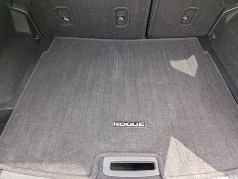 Used 2025 Nissan Rogue SV w/ SV Premium Package FWD image 22