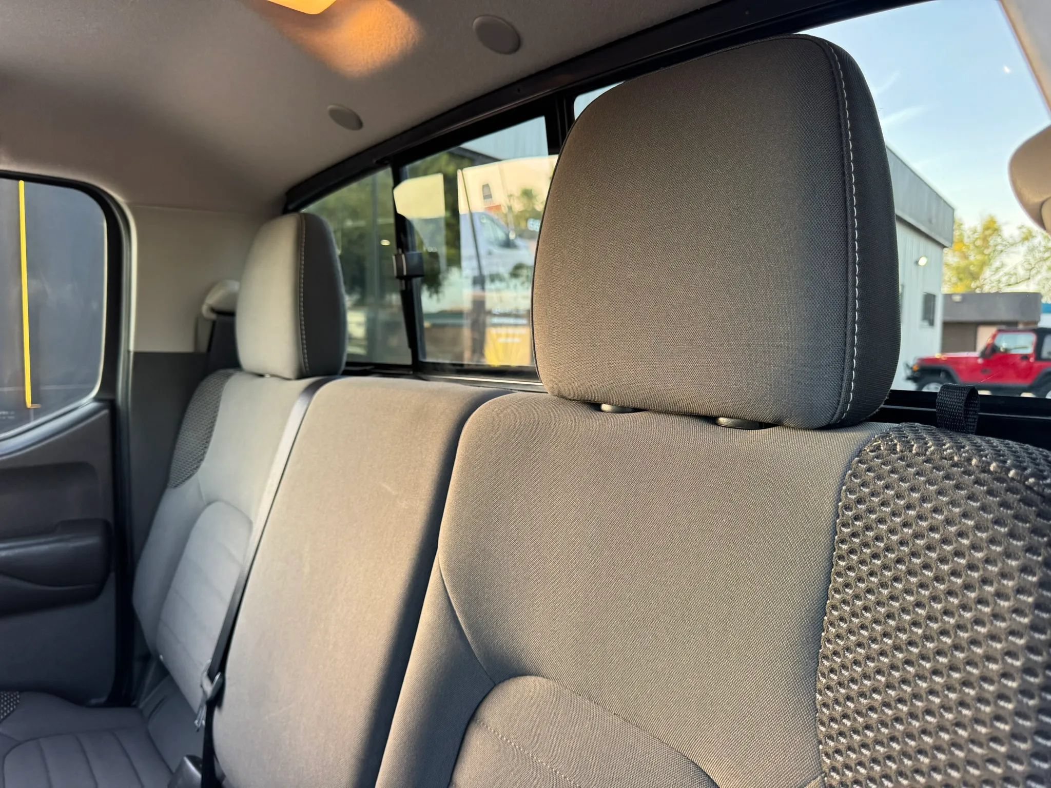 Used 2018 Nissan Frontier PRO-4X AWD/4WD image 26