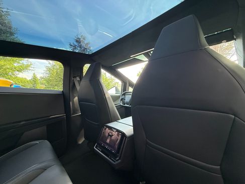 Used 2024 Tesla Cybertruck AWD Crew Cab image 21
