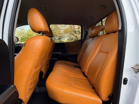 Used 2016 Toyota Tacoma SR5 w/ Towing Package image 17