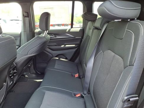 New 2026 Jeep Grand Cherokee Laredo AWD/4WD image 7