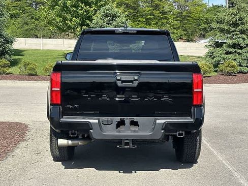Used 2024 Toyota Tacoma TRD Off-Road AWD/4WD image 4