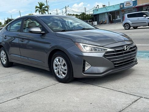Used 2020 Hyundai Elantra SE FWD image 16