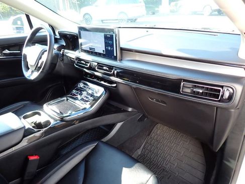 Certified 2023 Lincoln Nautilus AWD w/ Premium Package image 12