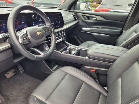 Used 2025 Chevrolet Traverse LT FWD image 10
