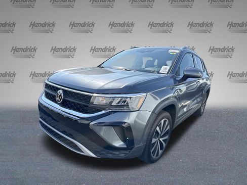 Used 2024 Volkswagen Taos SE image 8