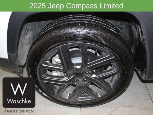 New 2025 Jeep Compass Limited w/ Sun & Sound Group AWD/4WD image 10