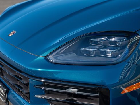 Certified 2026 Porsche Cayenne Coupe AWD/4WD image 30