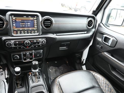 Used 2023 Jeep Gladiator Overland image 18