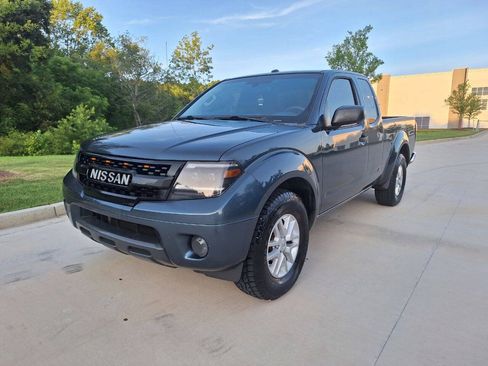Used 2014 Nissan Frontier SV RWD image 3