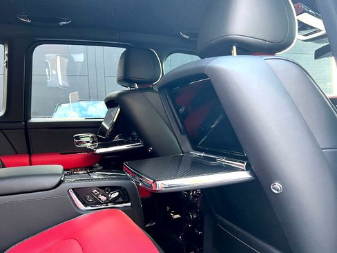 Used 2022 Rolls-Royce Cullinan Black Badge image 49